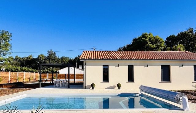 New house near Soulac s/Sea, Private Pool with Pétanque Field!