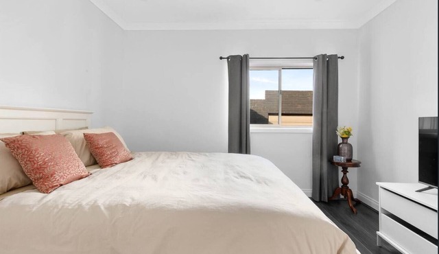 New house Near to City/Highpoint | Queen Room -19 mins to City