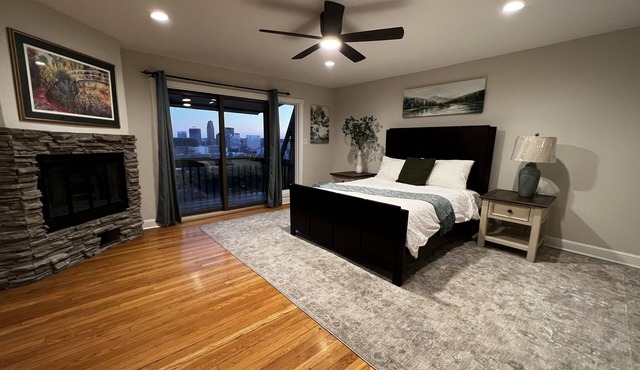 NEW House of Liberty: 3BR 2BA w/PRVT Hot Tub, Modern Patio, Amazing City Views