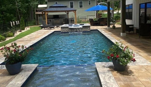 New house on Lake Hartwell with a pool!