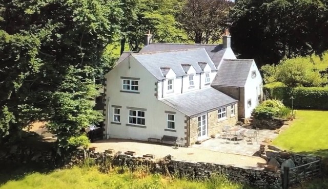 NEW HOUSE, pet friendly, with open fire in Brampton, Cumbria