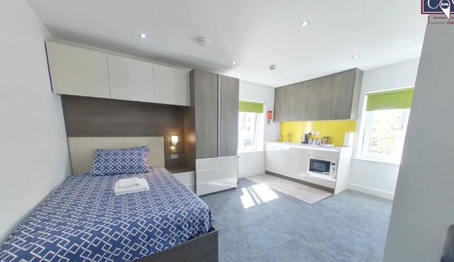 New House - Queen Studio