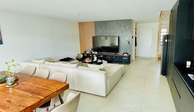 New house with 3 bedrooms, including a master suite, air conditioning, near tramway.