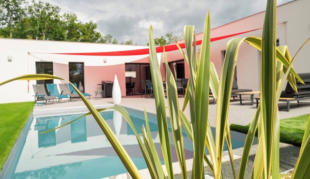 New House with Air Conditioning, Heated Pool - Residential Area