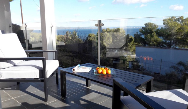 New house with beautiful view, next to the beach