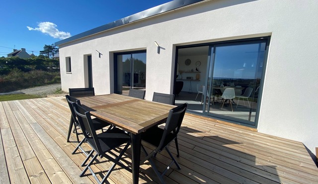 New house with panoramic view between land and sea for 6 people in Crozon
