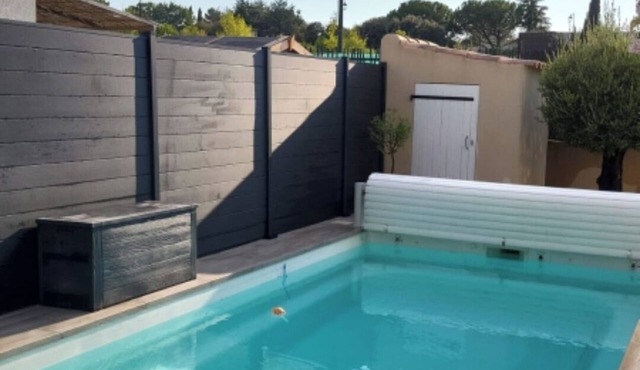 New house with pool at the foot of the Luberon
