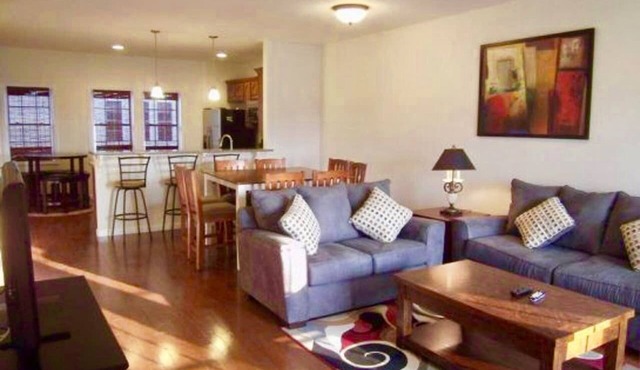 New Huge~Heated Pool~Luxury~3 level~BeachBLOCK~4 Bedroom~King bed~WIFI