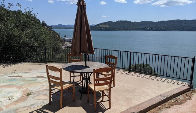 NEW! Huge private residence under starlit skies & spectacular views of Clearlake