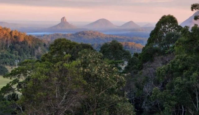 NEW Idyllic Hinterland Lake House in Maleny