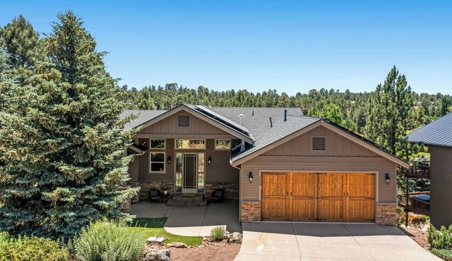 New | Immaculate Cabin | Gym | HotTub | Golf View