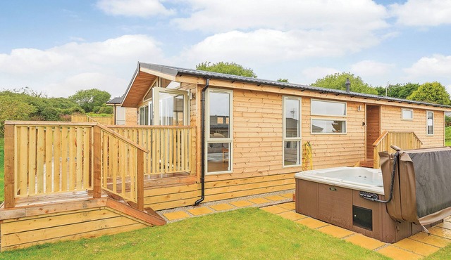 New in 2017. Spacious and luxurious lodge.