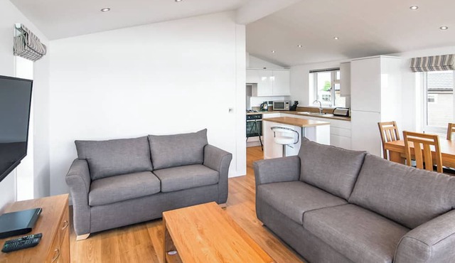 New in 2017. Spacious and luxurious lodge.