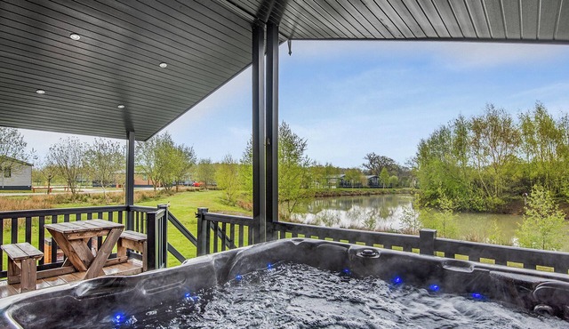 New in 2018. Modern and luxurious lodge with lakeside view.