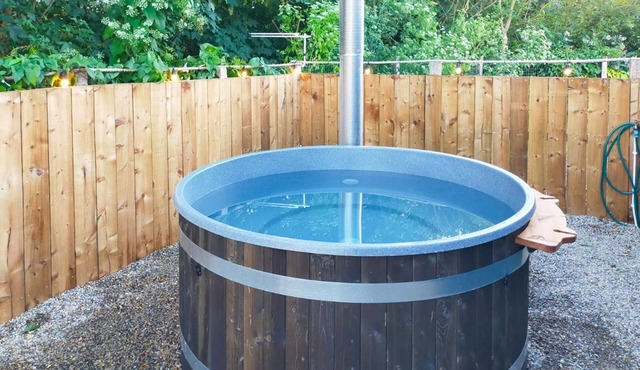 New in 2021. A quirky pod with one double and shower room.