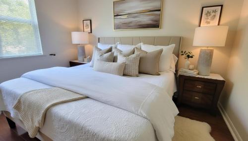 New In City Comfort Condo Getaway