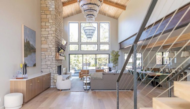 New in Sunriver 2025! Sleeps 14+, 14 beds, Luxury modern lodge.