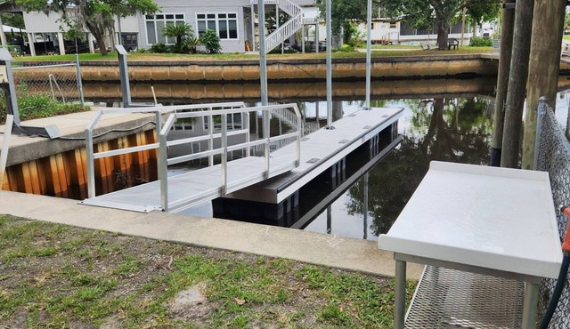 NEW in Suwannee 5-bedroom with 11+ beds with Free boat slip and trailer parking