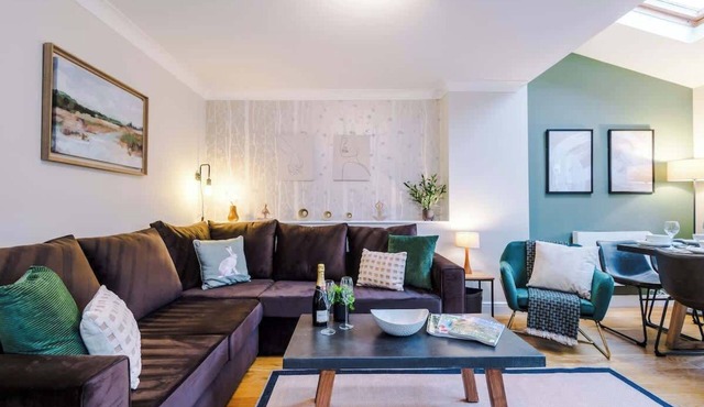 NEW! Incredible home, perfect for groups w/parking