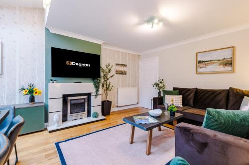 NEW! Incredible Home In Northwich By 53 Degrees Property, Perfect For Groups, FREE Parking!