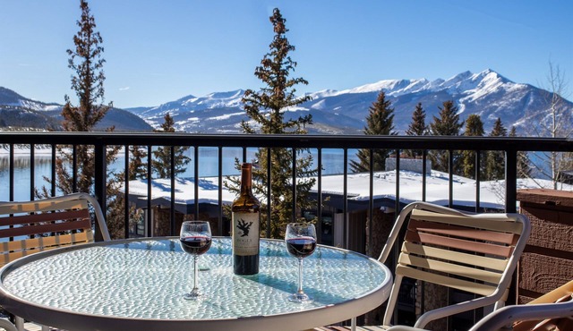 NEW! Incredible views. Lake. Pool & hot tubs.