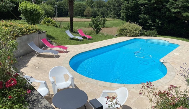 New independent 2-bedroom T3 with swimming pool