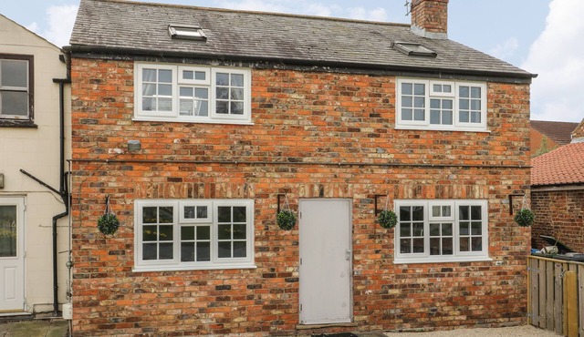 NEW INN APARTMENT, with a garden in Easingwold