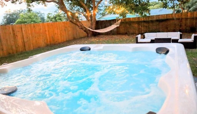 ✨NEW JACUZZI✨♨️🌊 MODERN HOME🏡 UNIVERSAL🎢 DISNEY🎡13 MIN NEAR INTERNATIONAL DR