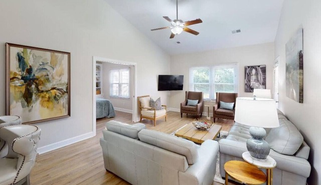 New-Keeneland-Airport Honey!