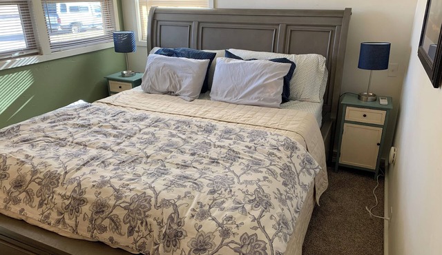 New King Bed - 2 Blocks From Downtown - best backyard in Fruita!