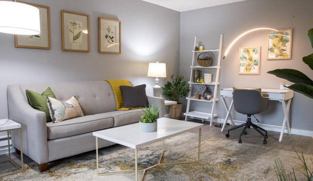 NEW! King Bed, 600mbps +4K TVs in the Garden Apt