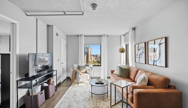 New King Bed | Free Parking | Onsite Gym | Wifi