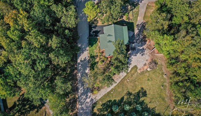 NEW! King Suites - HOT TUB – minutes to Lake/River