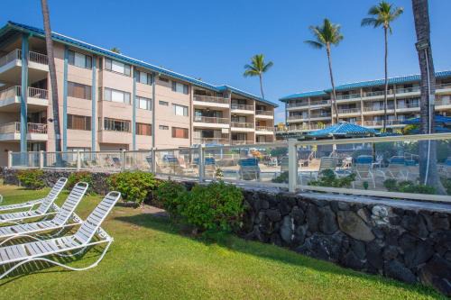 New! Kona Reef Resort Oceanfront 2 Bdrm, 2 Bath D-11 Right on the Ocean! Casago Kona