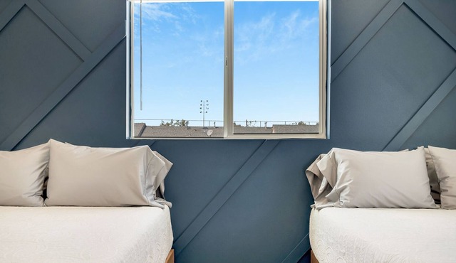 New LA home Montebello City Park with free parking