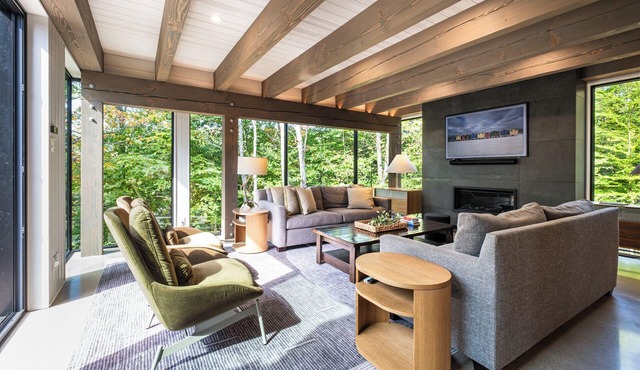 NEW! Lagom Tyst Chalet | 7 Bedrooms | 4700 sq.ft Luxury | Hot Tub & Garage | Near Resort
