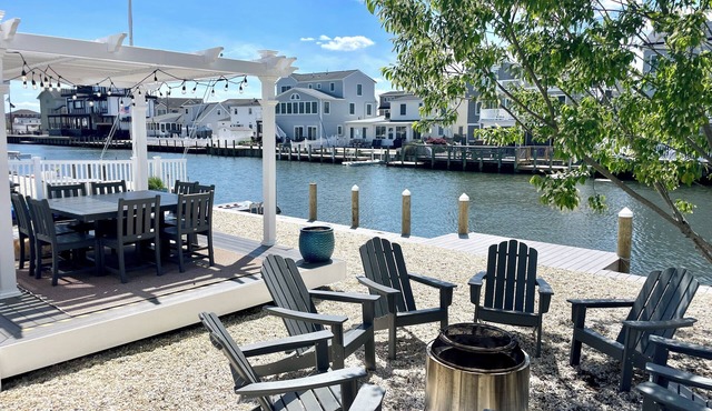NEW Lagoon-Front Escape with Decks, Kayaks & Fire Pit – Near LBI