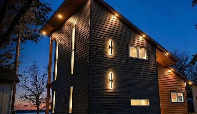New! Lake Cabin - PickleBall, Hot Tub, Sandy Bottom, Ice Baths, Bike Paths
