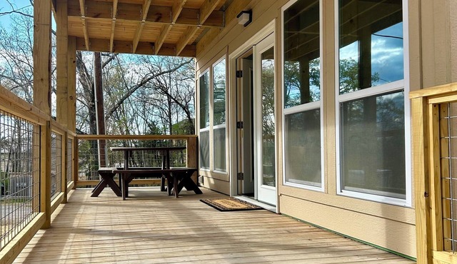 NEW- Lake Cabin within walking distance to Marina and Water