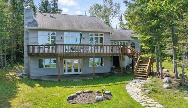 *NEW* Lake Charlevoix Home! 30 Day Minimum!