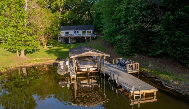 New! Lake, Dock, Pool Table, Firepit, Deck, Yard, Firepit