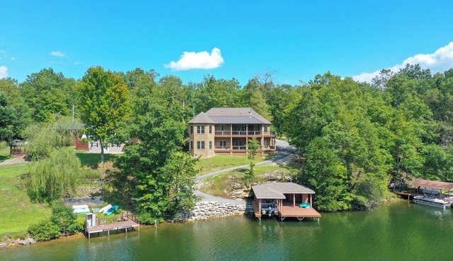 New lake front getaway on Woods Creek Lake with entertainment opportunities for everyone! Perfect for holidays, weekend getaways, family weekends, or just a good ole fashioned lake weekend.