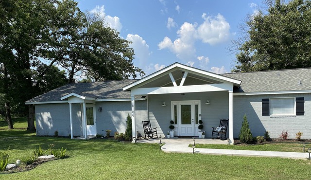 NEW! Lake front vacation rental on Lake Athens! With dock and paddle boat!