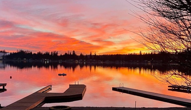 *NEW* Lake House Getaway