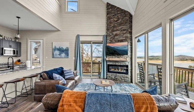 NEW Lake View Indoor Pool Sleeps 14 Hot Tub