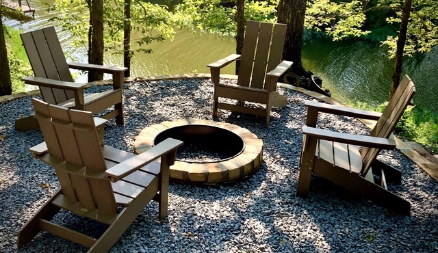New Lakefront Guest Home for Relaxation