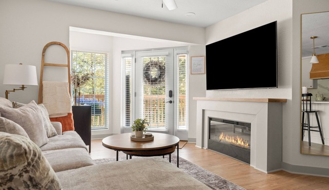 NEW Lakefront 2-bedroom condo on Beautiful TRL