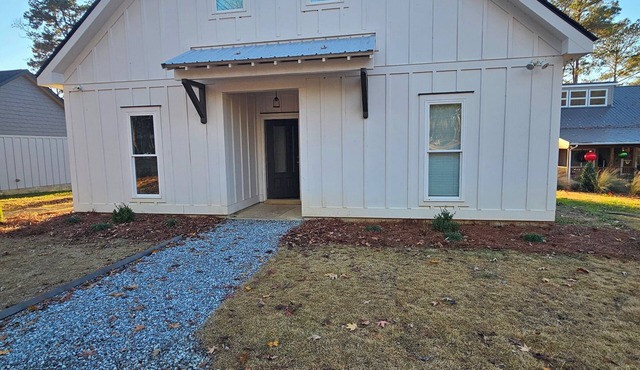 New lakefront 3 bedroom, 2 story house in lovely Georgetown with private dock