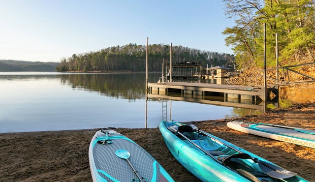 NEW Lakefront Beach, Game Room, Hot Tub, Treehouse, Kayaks, Dock, Movie Room