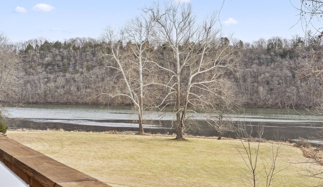 New Lakefront Cabin - Lake Views - Large Hot Tub - Firepit